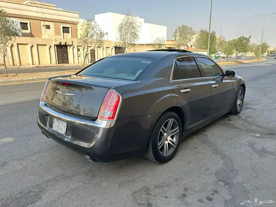 كرايسلر ستة سلندر C300 2014 5