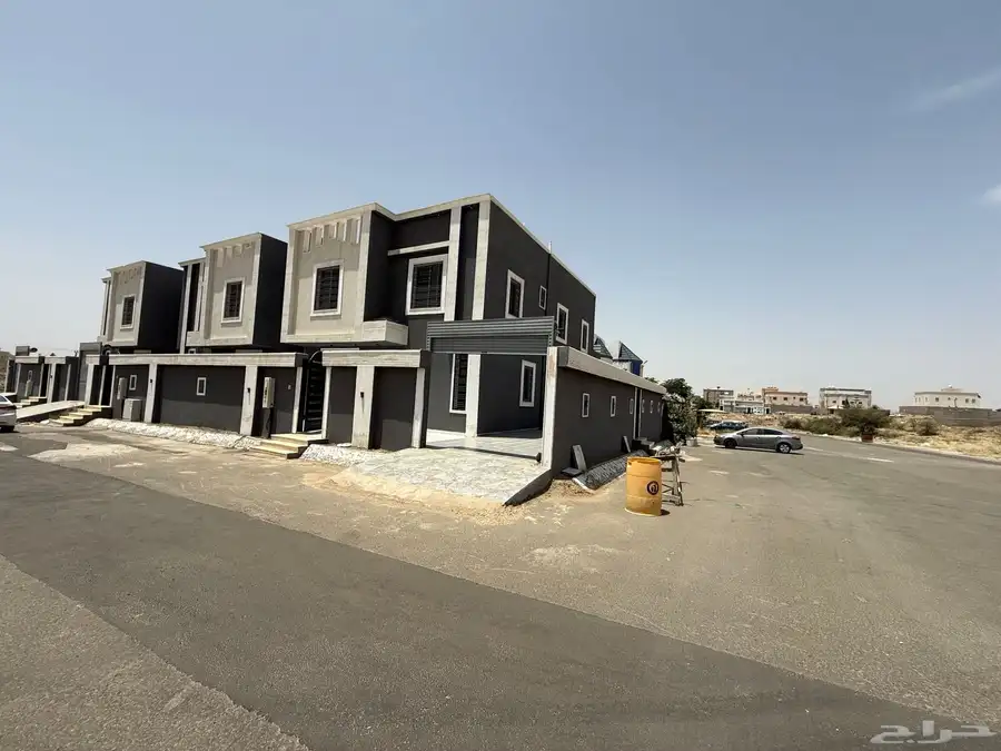 للبيع فيلا دورين وسطح علي برحه مسجد زاريه شمال خميس مشيط 0
