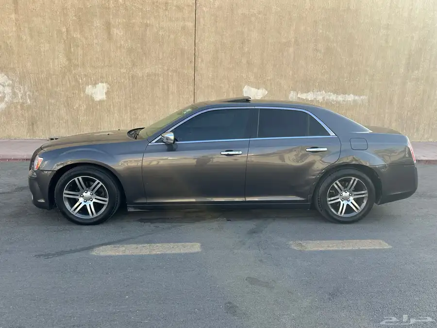 كرايسلر ستة سلندر C300 2014 9
