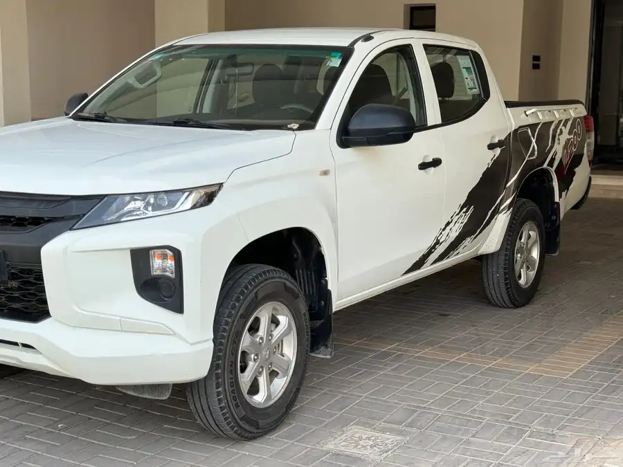 ميتسوبيشي L200 بنزين موديل 2020 نظيف جدا 9