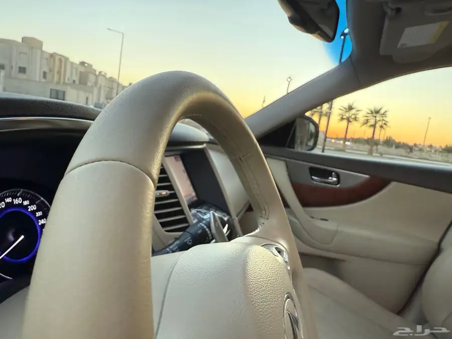 جيب انفينتي 2016 فل كامل QX70 وكاله الحد 55 الف 18