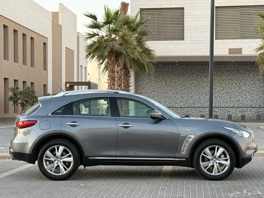 جيب انفينتي 2016 فل كامل QX70 وكاله الحد 55 الف 19