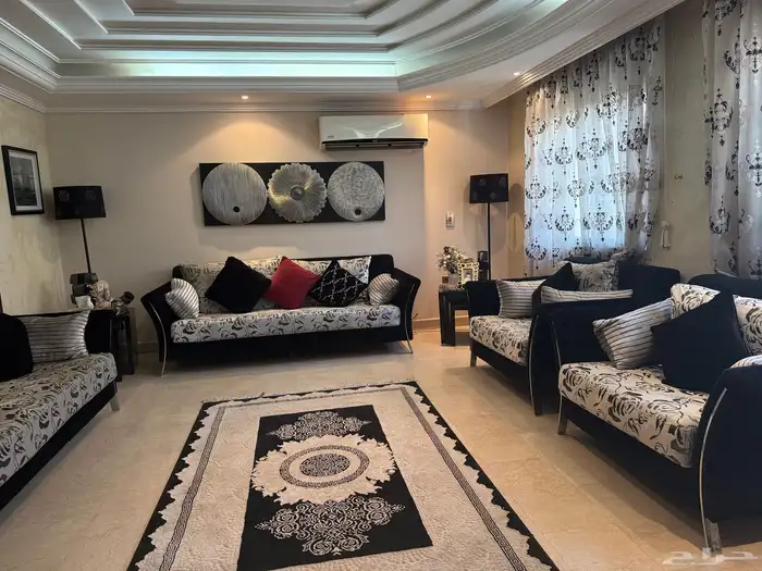 كنب اسود وفضي من ميداس 3