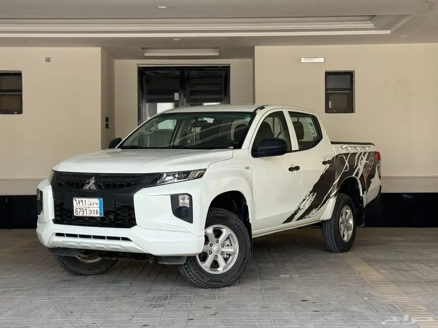 ميتسوبيشي L200 بنزين موديل 2020 نظيف جدا 10