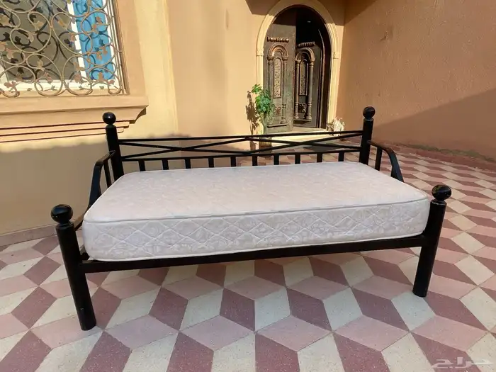 كرسي او سرير حديد مع المرتبه (تفصيل) النقل على المشتري 2