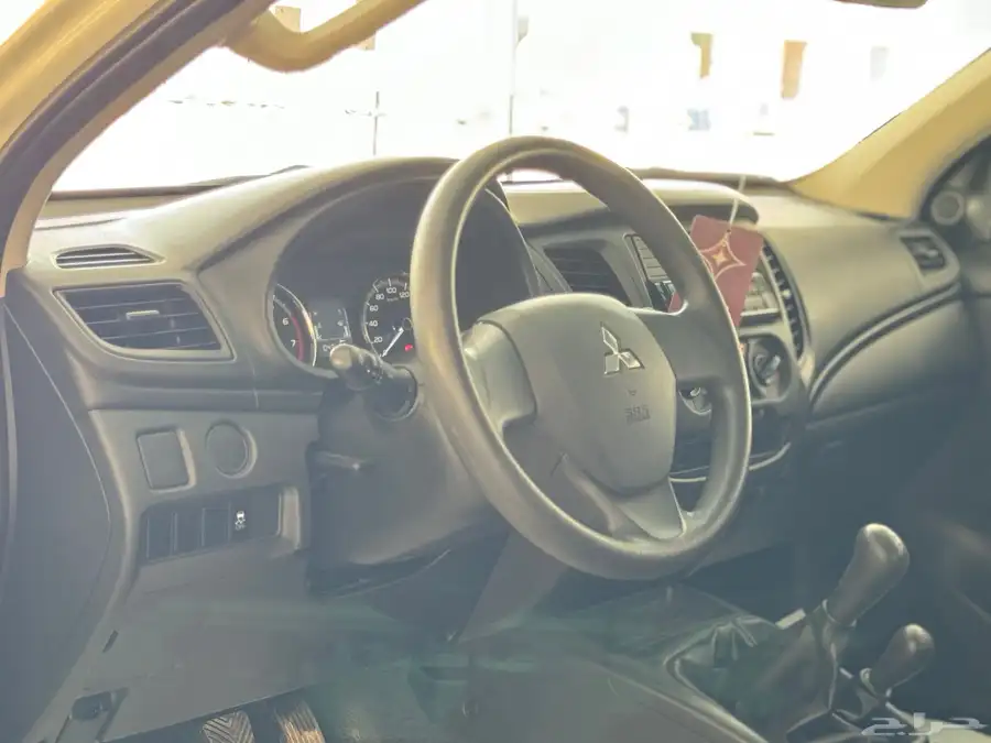 ميتسوبيشي L200 بنزين موديل 2020 نظيف جدا 12