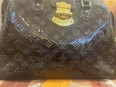 شنطة Louis Vuitton اصلية مع كرت الوكاله غير مستعمله 6