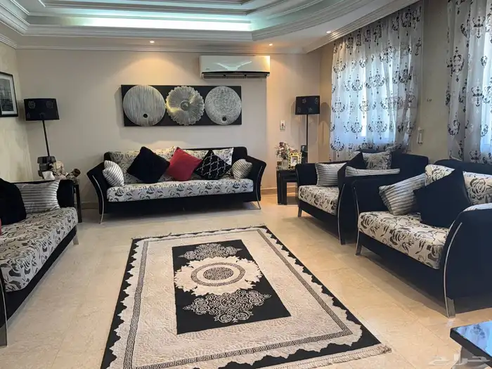 كنب اسود وفضي من ميداس 1