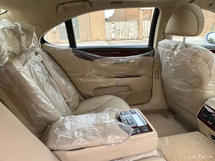 لكزس لارج 460 مخزن ماشيه 15 الف فقط بحاله الوكاله 45