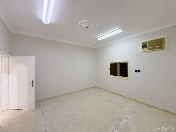 للبيع شقه علويه دور ثاني5غرف بسطح خاص ح الموسي بسعر450الف 4