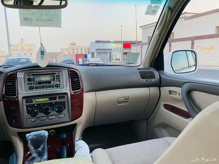 جيب لاندكروزر مخزن تم البيع 50