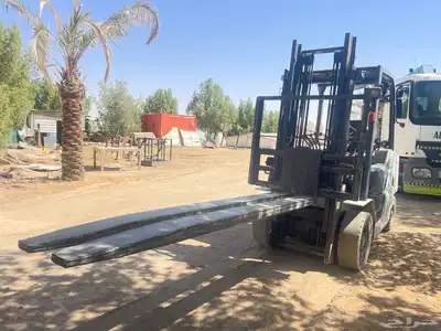 فوركلفت 2 ونص طن كنتنر للاجار يومي شهري 2