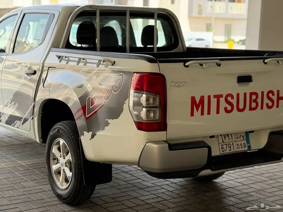 ميتسوبيشي L200 بنزين موديل 2020 نظيف جدا 6