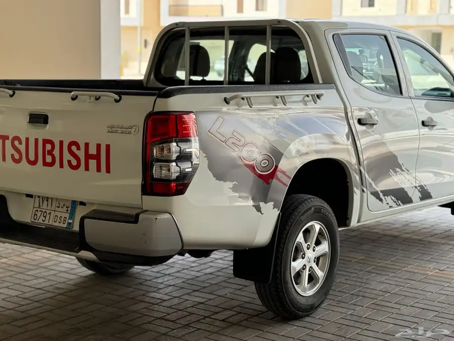 ميتسوبيشي L200 بنزين موديل 2020 نظيف جدا 4