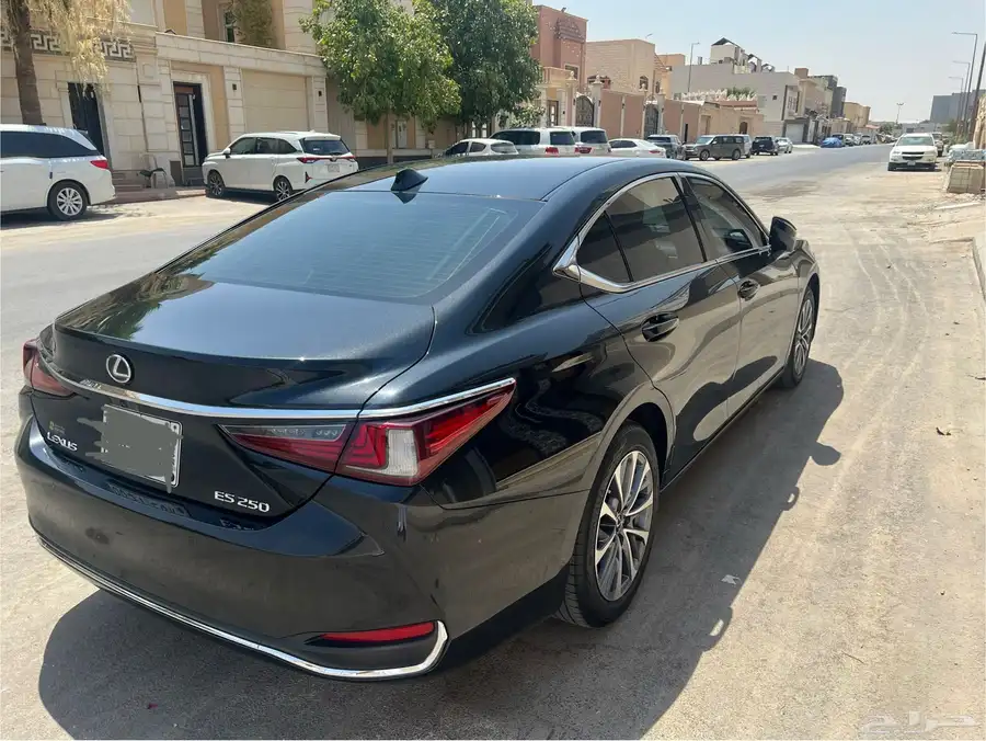 للتنازل بدون مقابل لكزس ES250 AA موديل 2023 index