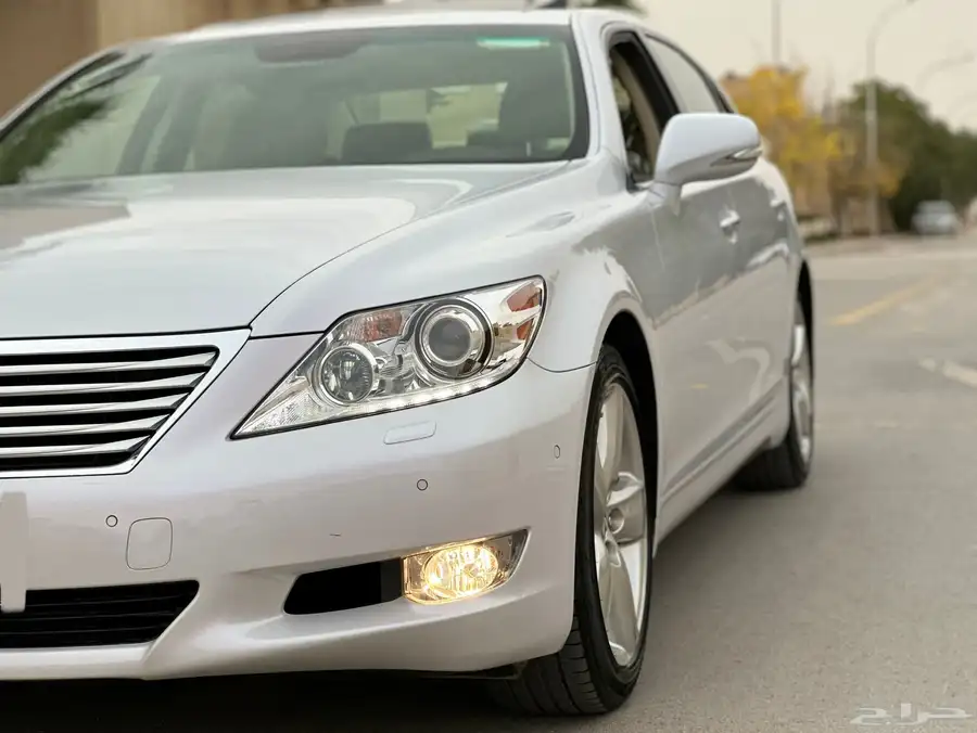لكزس لارج 460 مخزن ماشيه 15 الف فقط بحاله الوكاله 3