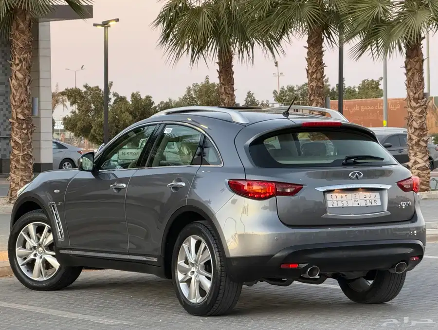 جيب انفينتي 2016 فل كامل QX70 وكاله الحد 55 الف 24