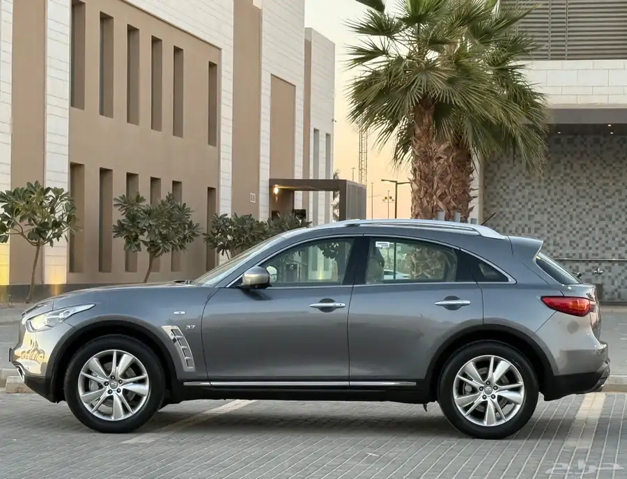 جيب انفينتي 2016 فل كامل QX70 وكاله الحد 55 الف 22