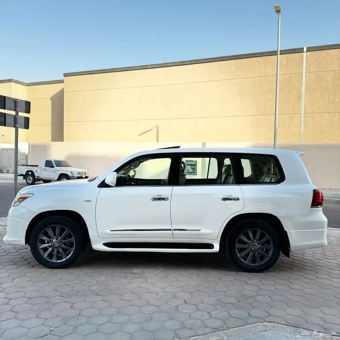 جيب لكزس نظيف جدا 1