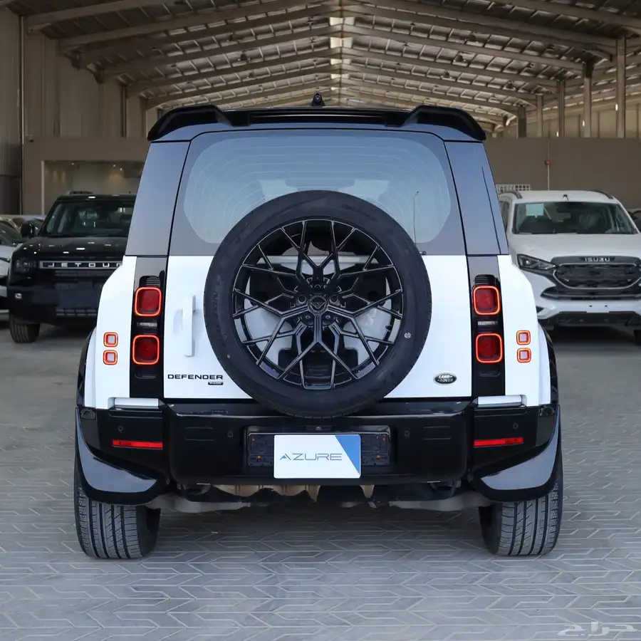 لاند روفر ديفندر S110 V6 موديل 2022 3