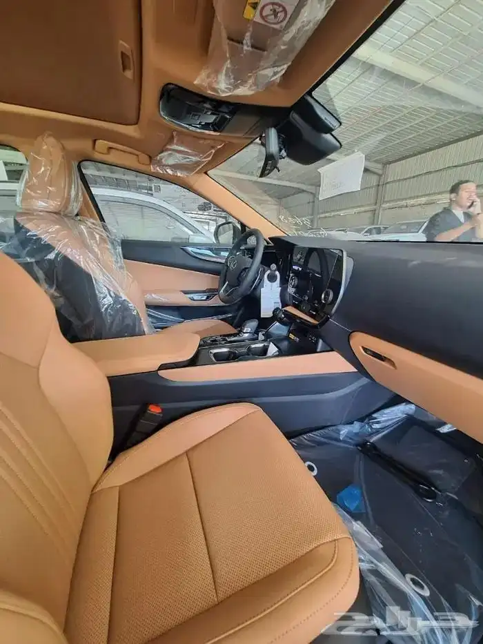 لكزس NX350AA بنزين لون تيتانيوم 2025 4