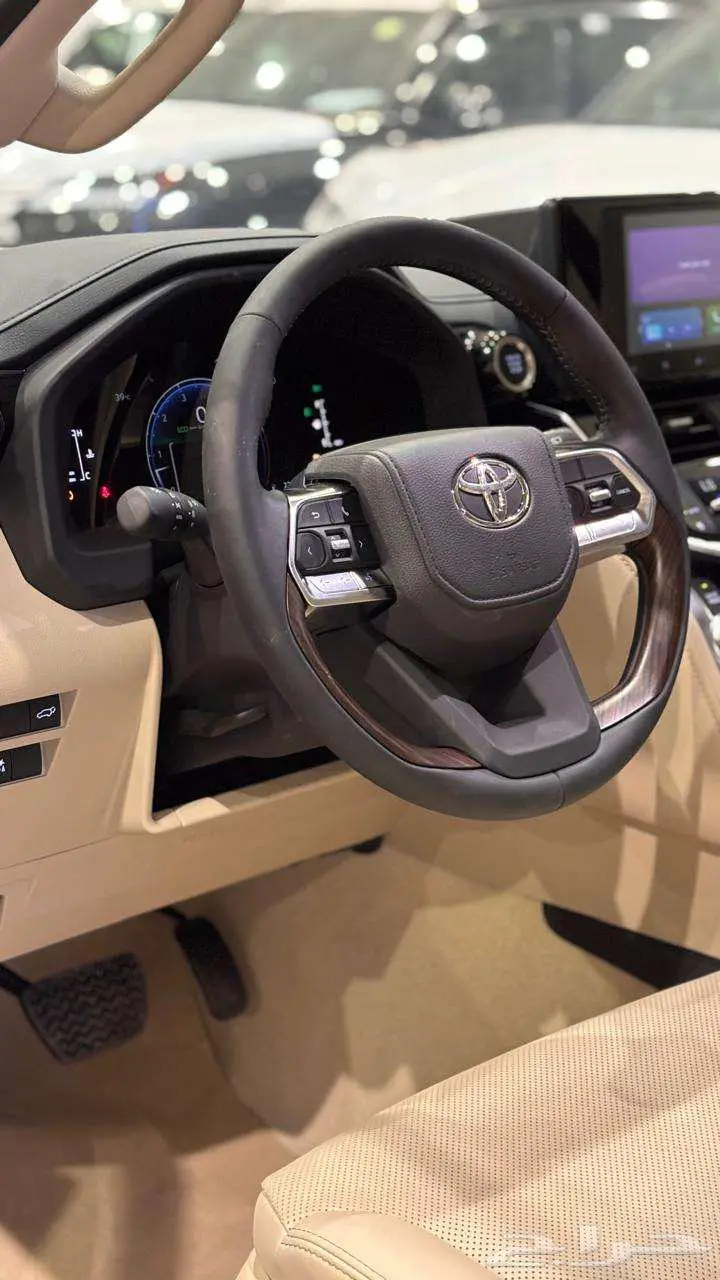 لاندكروزر GXR L4 2025 بريمي الابواب شفط 8