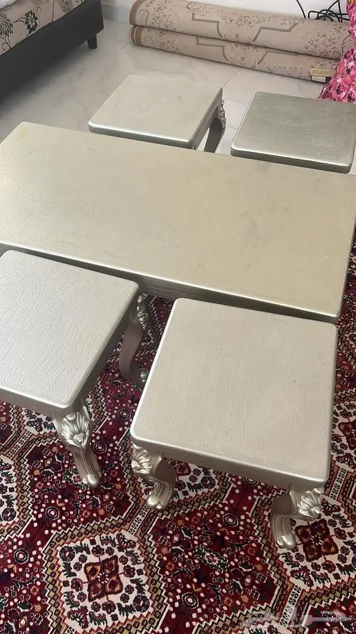 طاولة كبيرة واربع خدمة 0