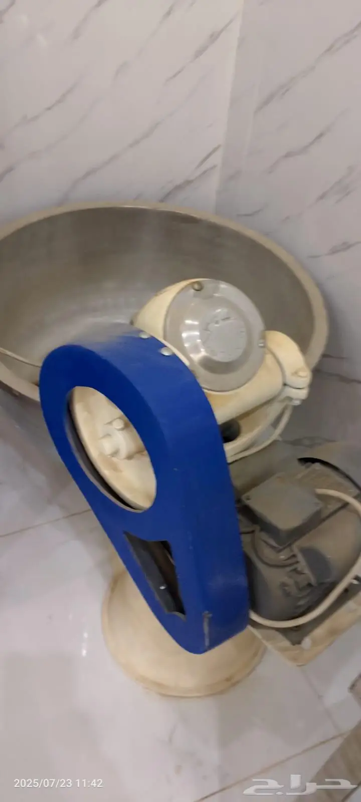 بوفية للبيع بكامل اغراضها 3