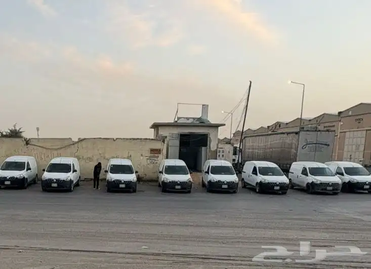 رينو دوكر للإيجار نظيفة وجاهزة للشغل 3