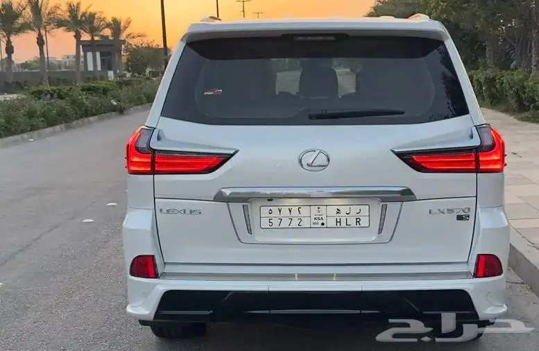 لكزس 2021 فل سعودي LX_570 ممشي قليل 22 ألف km 1