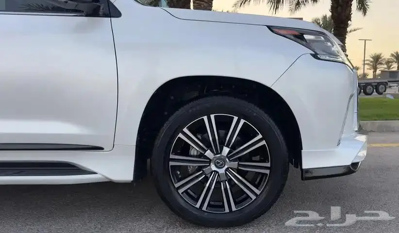 لكزس 2021 فل سعودي LX_570 ممشي قليل 22 ألف km 17