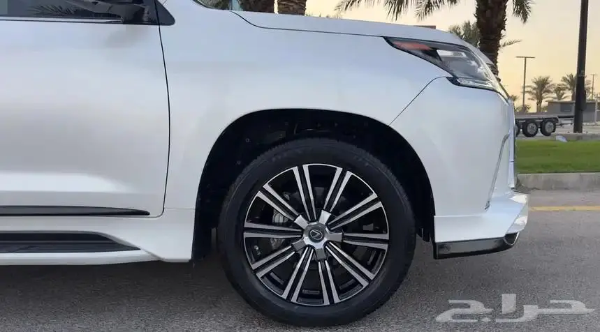 لكزس 2021 فل سعودي LX_570 ممشي قليل 22 ألف km 12