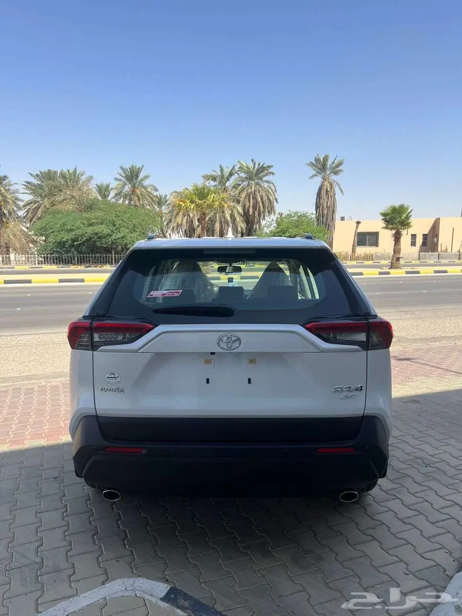 راف فور XLE موديل 2025م 4