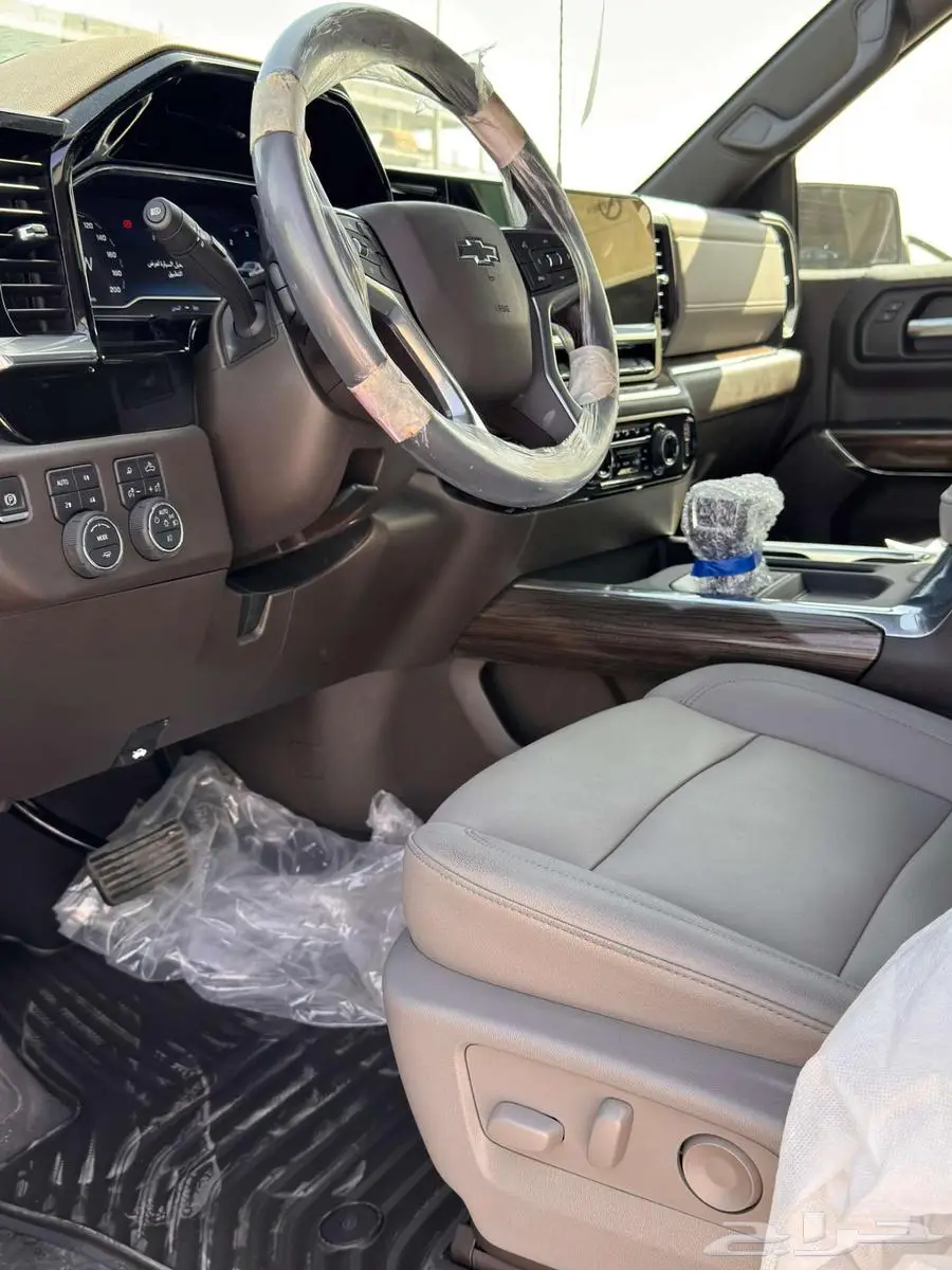 سلفرداو تريل بوس Z71 غمارة 2025 سعودي كاش وتمويل 5