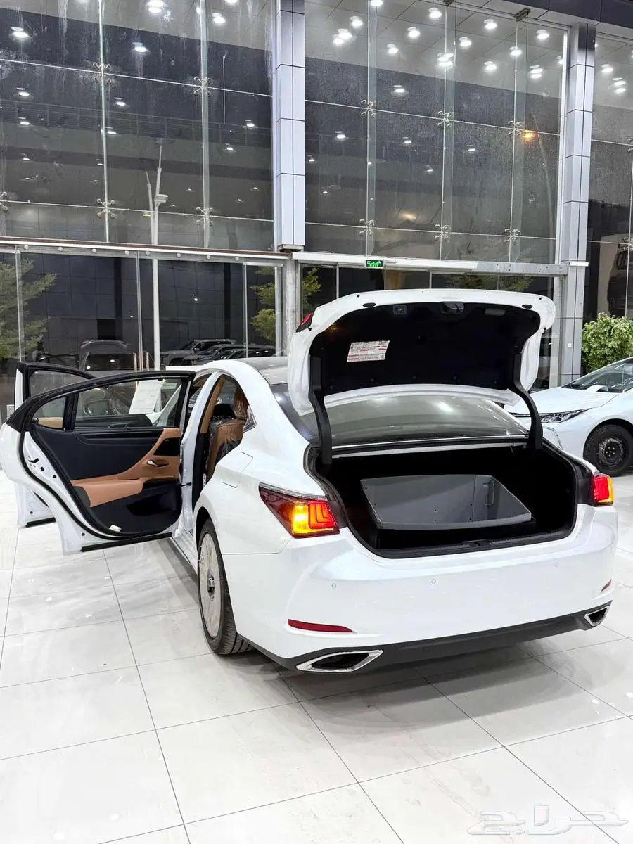 لكزس ( ES 350 DD ) موديل 2025 أقل الأسعار 9
