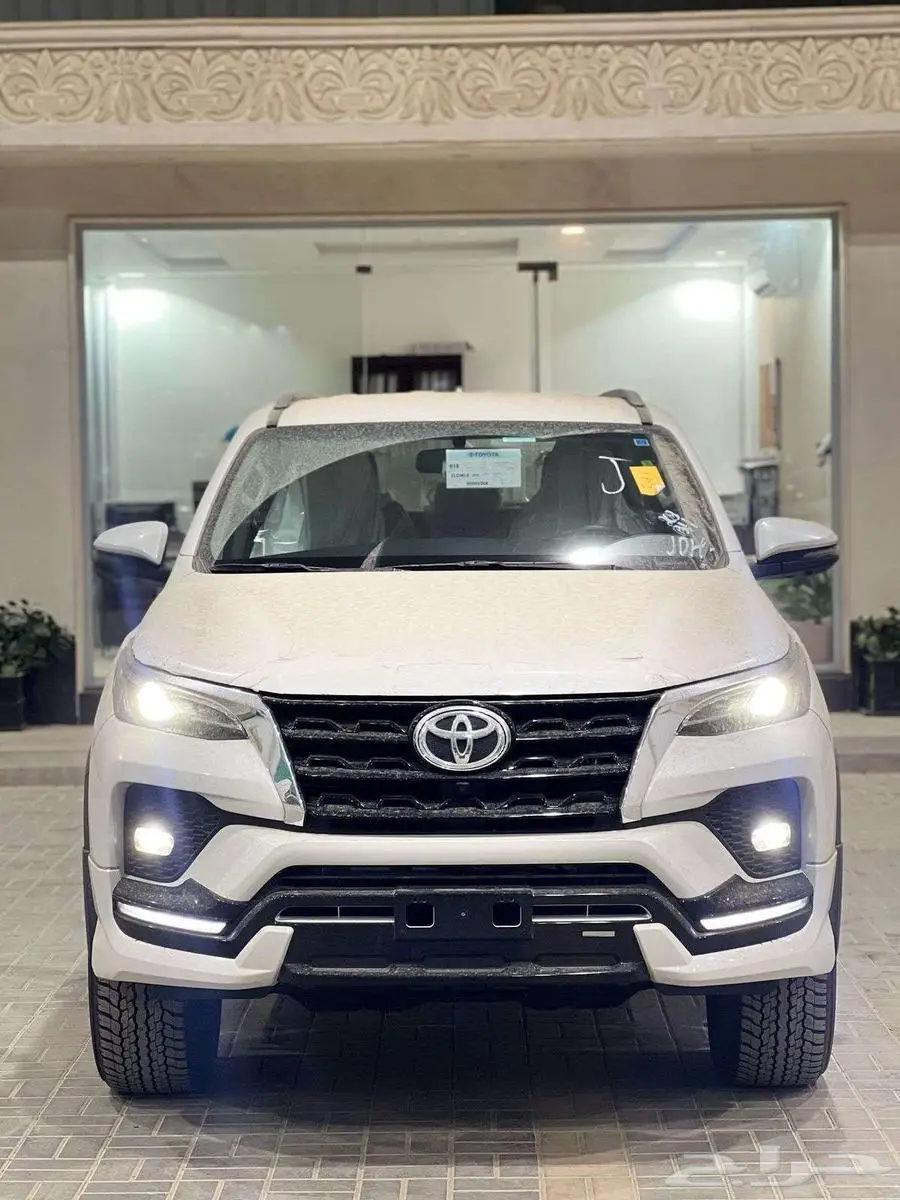 فورشنر بنزين 6سرندل VX1 2025 ويتوفر VX3 . 1