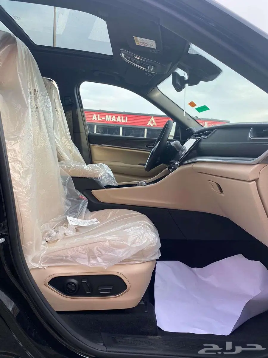 جيب جراند شروكي ليمتيد بلس 2024 3