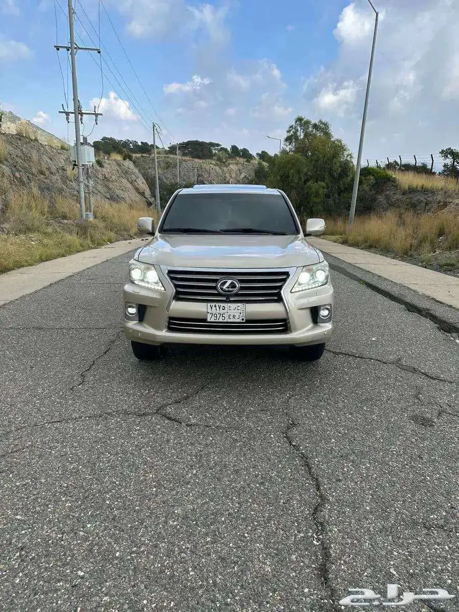 جيب لكزس سعودي ( 2014 ) LX 570 DD فل كامل 4
