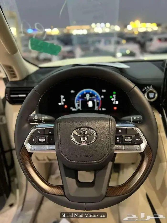 لاندكروزر ( GXR 4 ) موديل 2025 بنزين - 284500 بطاقه 4