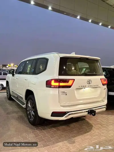 لاندكروزر ( GXR 4 ) موديل 2025 بنزين - 284500 بطاقه 3