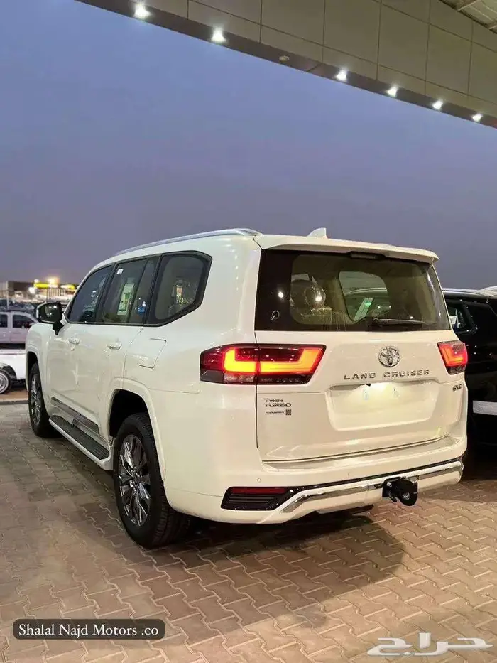 لاندكروزر ( GXR 4 ) موديل 2025 بنزين - 284500 بطاقه 3