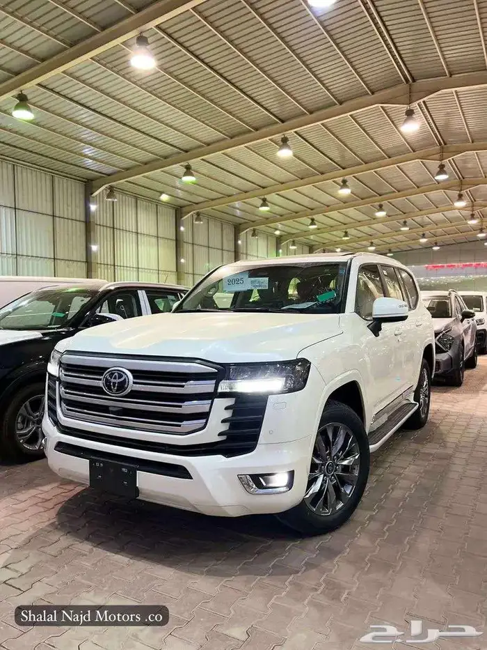 لاندكروزر ( GXR 4 ) موديل 2025 بنزين - 284500 بطاقه 0