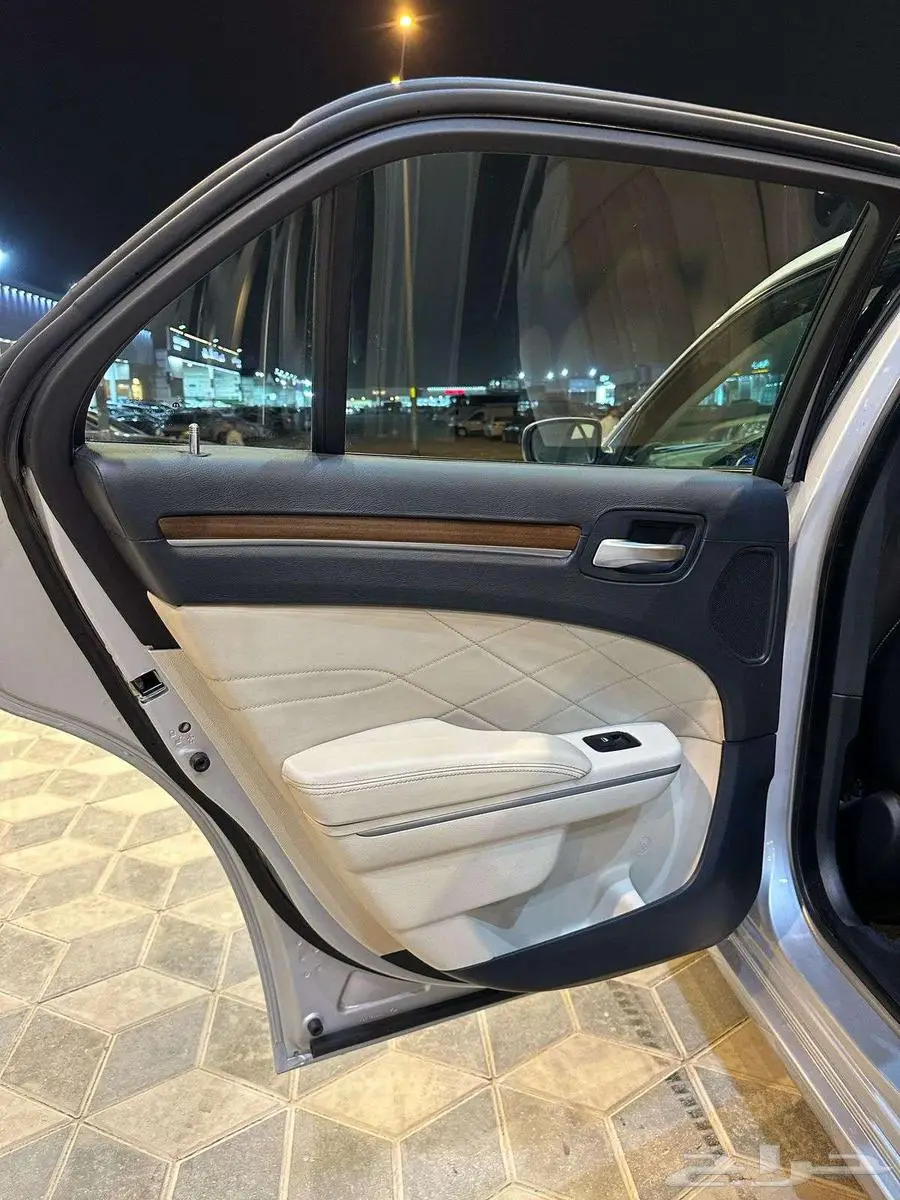 كرايزلر C300 2021 13