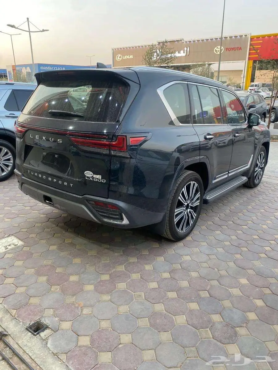لكزس LX600 Sport 2025 وارد الساير اصفار 5