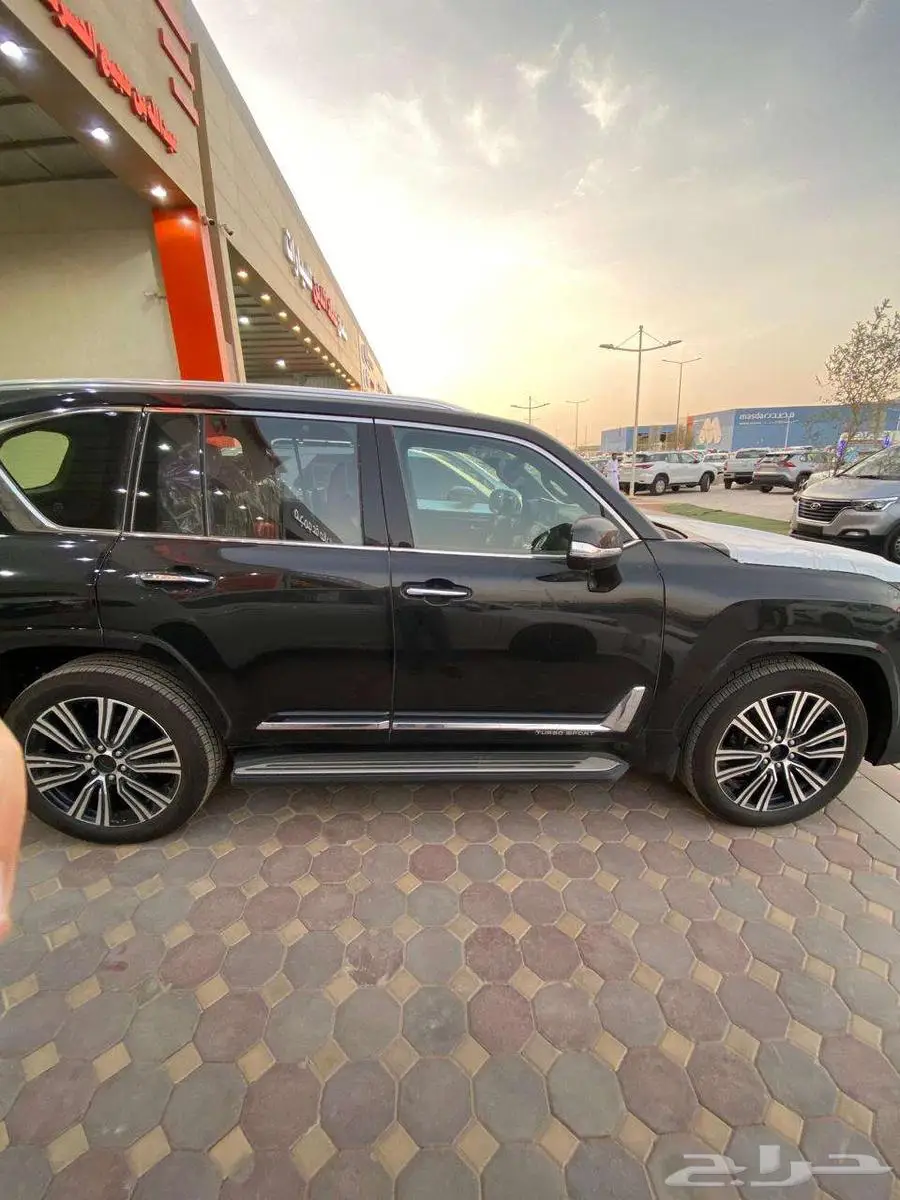 لكزس LX600 Sport 2025 وارد الساير اصفار 4