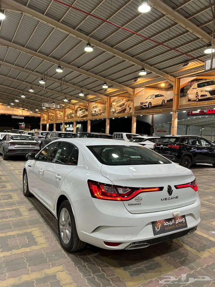 عرض خاص رينو ميجان 1.6 استاندر موديل 2023 بطاقه جمركيه 3
