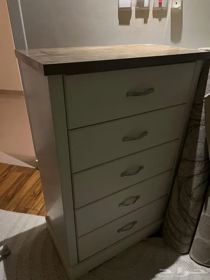 تسريحة و شوفنيره للبيع 1