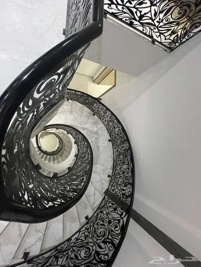 فيلا مع عمارة جديدة للبيع 5