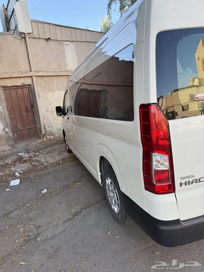 باص ركاب تويوتا هايس للإيجار بالسائق 1