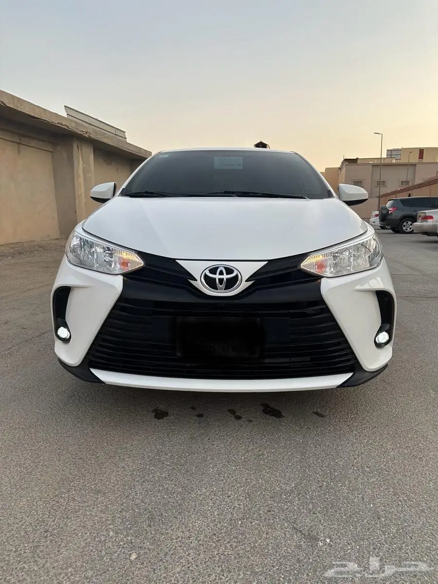 يارس مكينة 1.5 موديل 2022 نظيف جدا 4